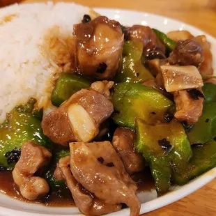 Spareribs and bitter melon