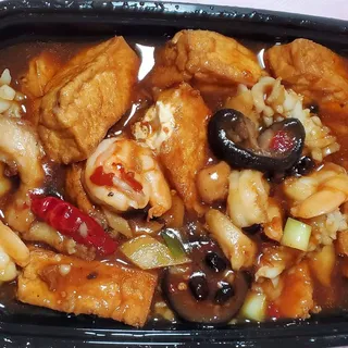 97. Seafood with Hot Sauce in Clay Pot