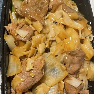 125. Beef Chow Fun with Black Bean Sauce