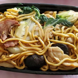 134. House Combination Chow Mein