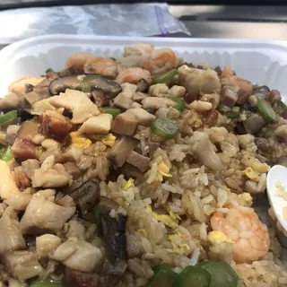 175. Scrambled Egg with Prawns over Rice Plate