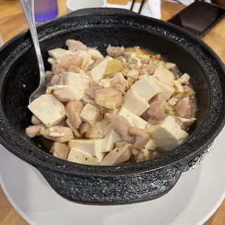 87. Chicken and Salty Fish with Tofu in Clay Pot