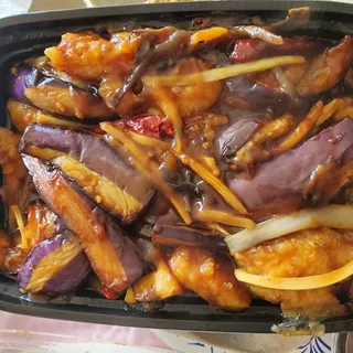 89. Spicy Eggplant with Fish in Clay Pot
