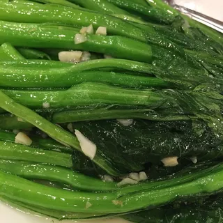 95. Sliced Beef with Enoki Mushroom in Clay Pot