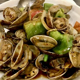 Spareribs with black bean sauce rice in clay pot