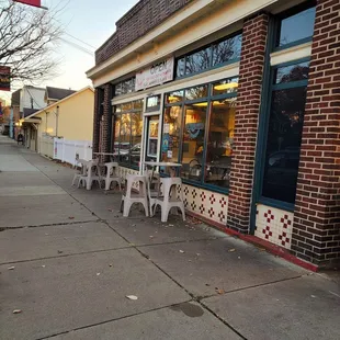 the outside of the restaurant