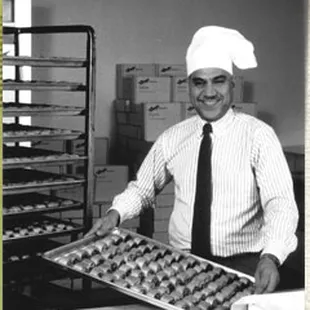 Ahmad Paksima started Chewys Rugulach in a small storefront bakery in San Diego in 1987. Not only Kosher, but no artificial ingredients used