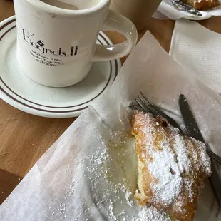 Regular beignet and cafe au leit