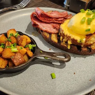 Crab Cake Benedict