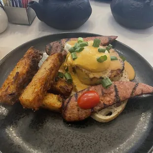 Crab cake Benedict