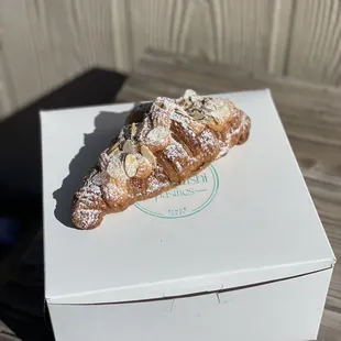 ig: @whatsviveating  |  almond croissant