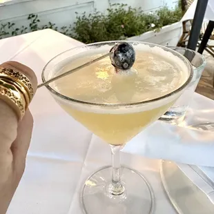 PRETTY BLONDE COCKTAIL