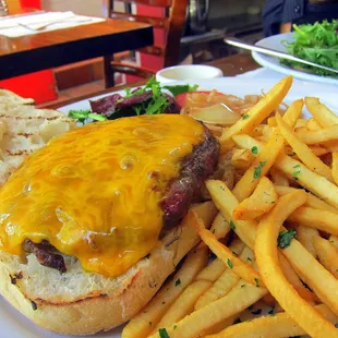 Chedder cheeseburger - $13
