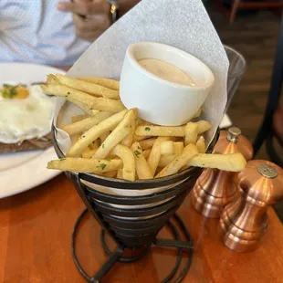 french fries w/ aioli