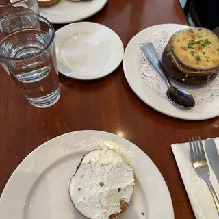 Toasted bagel with cream cheese
