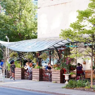 Chez Oskar Outdoor Dining