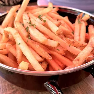 Large order of fries to accompany mussels (Moules Frites)