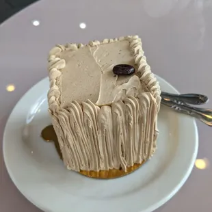 Mocha Chantilly - was stale, old and tasteless. Looks pretty, but had to throw it away.
