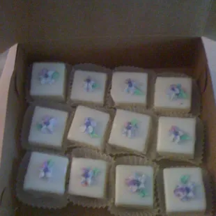 Petit fours!