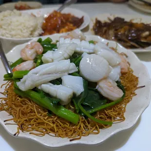 Seafood combination chow mein