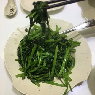 On Choy in Garlic Sauce