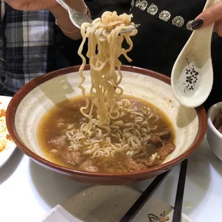 Stir-Fried Instant Noodles with Beef in Soy Sauce