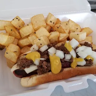 Chili cheesedog w/ home fries