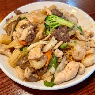 Pan-Fried Noodles Cantonese Style  @ColumbusFoodDude