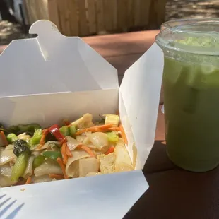 Pad kee mao with green Thai tea