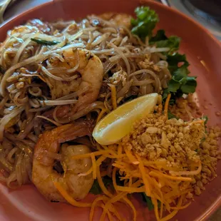 Shrimp pad thai