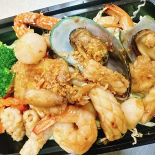shrimp, clams, and broccoli