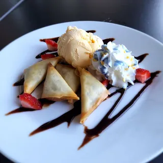Fried banana with ice cream