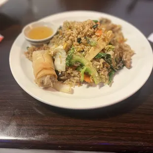 28 THAI FRIED RICE w. EGG 13.95 Tomatoes, carrot, and onion - with added basil