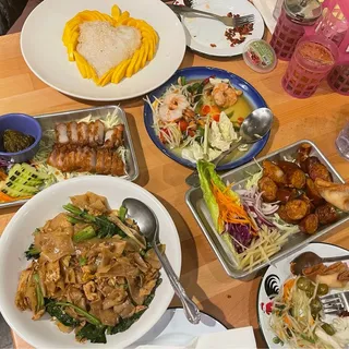 Moo Sahm Chan Tod Nam pla