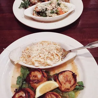 Bacon Wrapped Scallops*