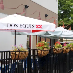 the outside of a restaurant