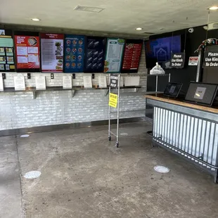 Waiting and waiting..... longest wait ever. This sucks man~ order something else next time.