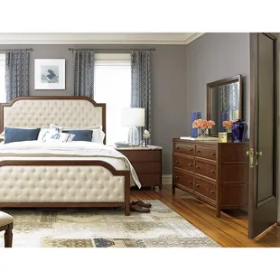 Classic tufted bed