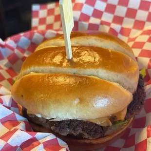 Classic cheeseburger no onion