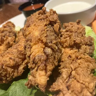 fried chicken on lettuce and carrots