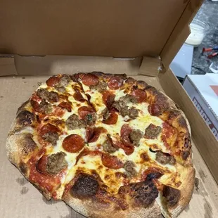 16" Pepperoni and sausage pizza