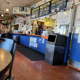 the interior of a fast food restaurant