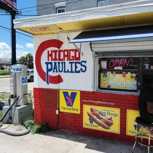 the outside of a restaurant