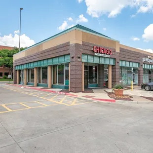 the outside of a restaurant