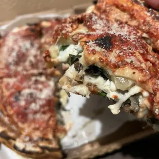 small deep dish 10" 4 slices veggie wit all da Cheese!