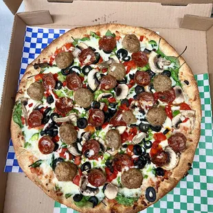 Meatball pizza with Veggies