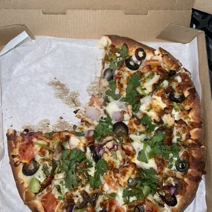 Indian Garlic Chicken Pizza