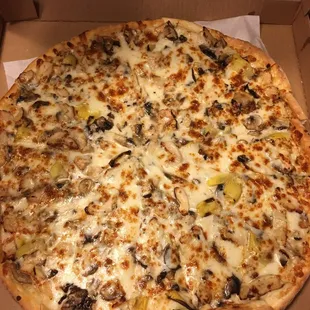 Garlic chicken pizza.