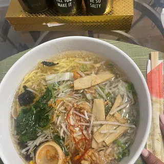 Spicy vegetable Ramen with egg