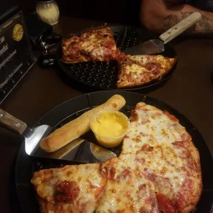 Deep dish pepperoni sliced and diced. And handtossed pepperoni and peppedewi peppers (new), breadstick and cheese.